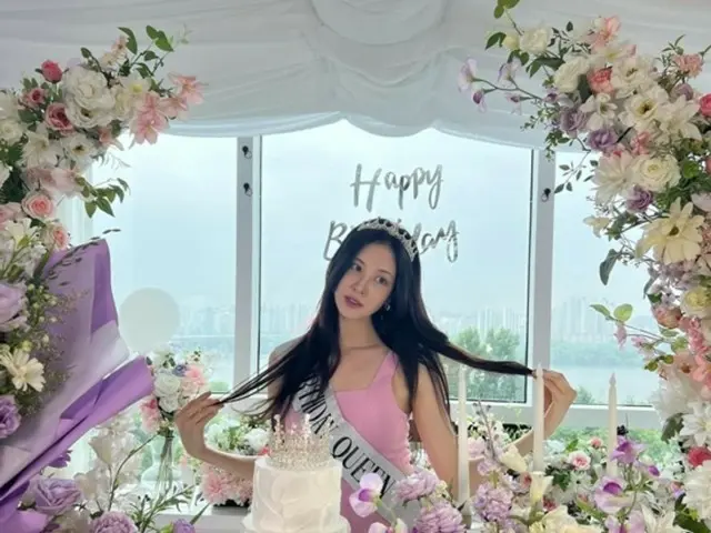 少女時代徐賢發佈華麗照片慶祝生日...纖細的腰肢彰顯優雅氣質