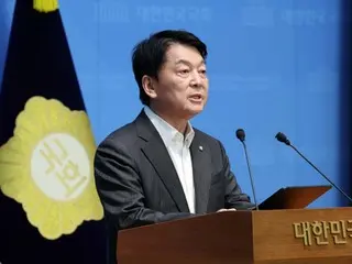 會見國民力量革新委員長尹熙淑的安哲秀議員表示，「必須改變80%黨員才能參加黨代會的規定」（韓國）
