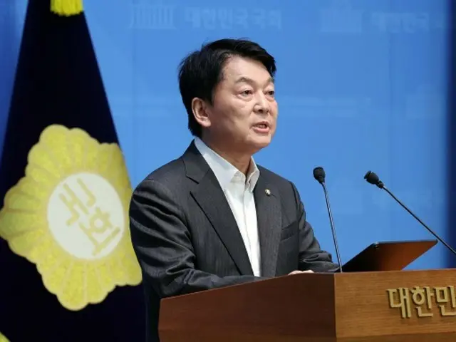 國民力量黨議員安哲秀表示，「要求出庭特檢是旨在解散國民力量黨的政治暴行…我將守護國民力量黨。」（韓國）