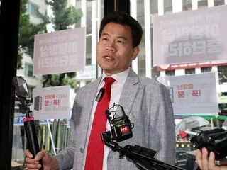 國民力量黨代表候選人安哲秀表示：「對鄭韓吉受到的輕判表示遺憾。」候選人趙慶泰表示：「將追究倫理委員會的責任。」（韓國）