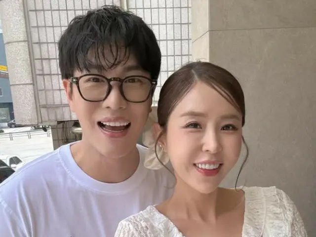 「深刻な精神的被害」ムンウォン、「KOYOTE」シンジとの結婚発表後デマで告訴…「今後も断固として対応」