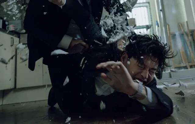 戦慄のデジタルスリラーの傑作『殺人配信』、カン・ハヌルが連続殺人事件に挑む緊張感MAXな場面写真一挙解禁…日本のファンに向けたメッセージ動画も到着2