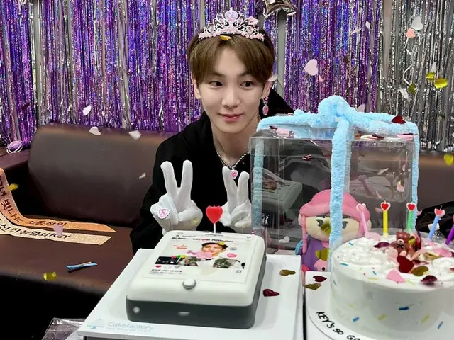 SHINee KEY 23日生日，收到各種蛋糕禮物