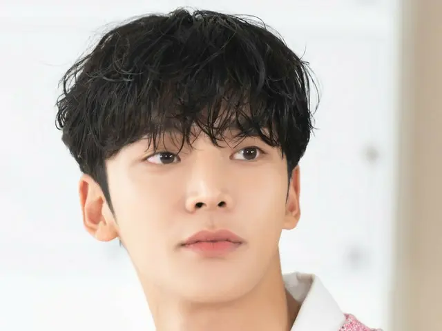 Rowoon 發布了拍攝 Netflix 內容的幕後剪輯……“無論她是否有魔法，她總是很可愛。”