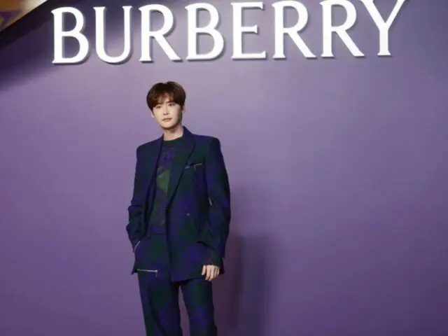 李正奭修長身材引關注...出席Burberry活動