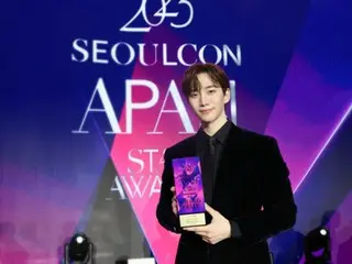 《2PM》俊昊榮獲“2023 APAN STAR AWARDS”大獎和五冠…“希望2024年是分享愛、分享悲傷的一年。”