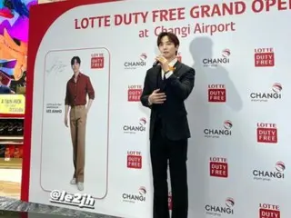 2PM 李俊昊現身新加坡樟宜機場樂天免稅店開幕活動