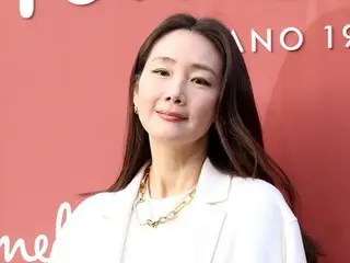 [圖]演員崔智友出席韓國珠寶品牌發表會...全白優雅