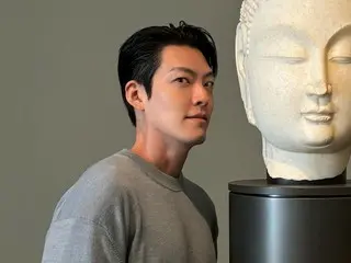演員金宇彬揭示了他在阿布扎比的日常生活...8位頭雕和人體雕塑的帥哥
