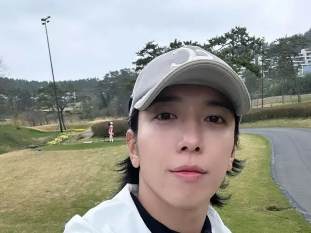 CNBLUE的鄭容和展示了自己對高爾夫的享受...洪基（FTISLAND）和丁海仁也喜歡它