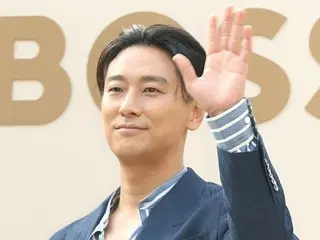 [圖]演員朱智勳參加《BOSS》發表會…輕鬆的問候