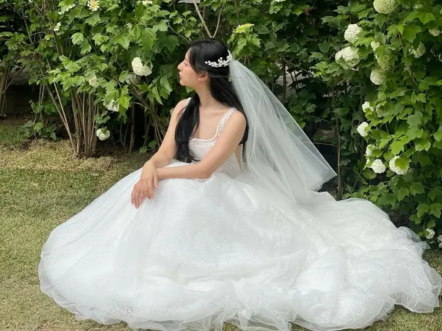 演員金智友公開了美麗的婚紗…“謝謝參加《眼淚女王》的大家”