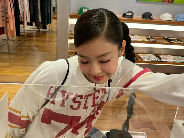 「BLACKPINK」Jennie分享東京日常…獨特的娃娃美