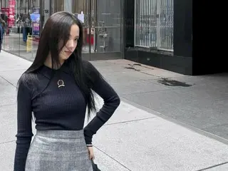 BLACKPINK 的 Jisoo 以經典休閒造型昂首走在紐約街頭