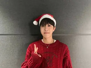 「BTS」J-HOPE以紅色針織衫和聖誕帽迎接聖誕節（附影片）