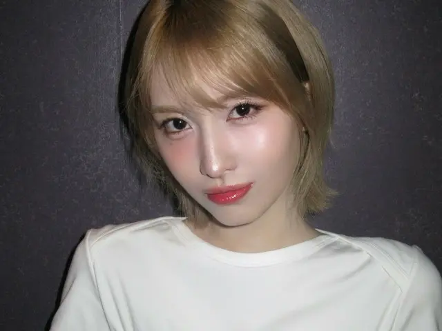 “TWICE” Momo 以可愛又帥氣的“娃娃視覺”吸引所有人的注意力