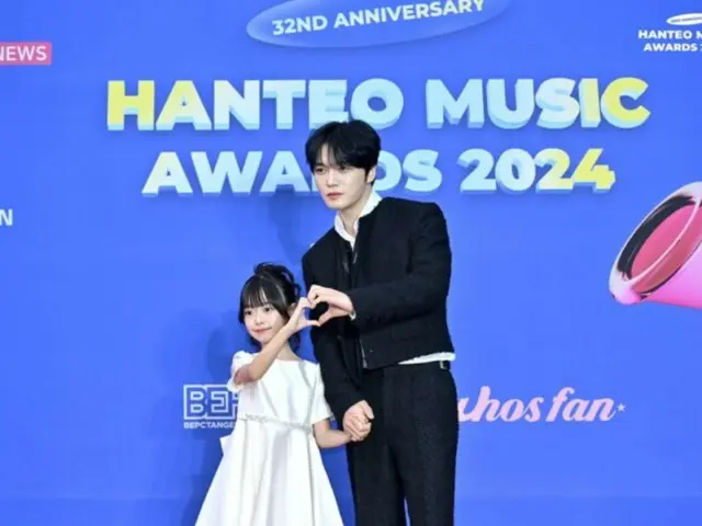 J-JUN帶著可愛搭檔出席Hanteo Music Awards紅毯活動