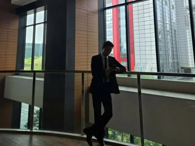 俊秀（Xia）光看輪廓就很帥氣