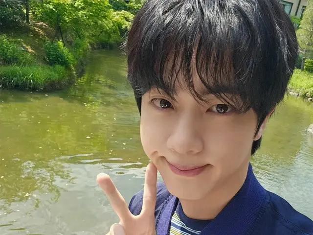 「BTS」JIN，可愛的和平手勢......與相葉前輩在京都度過的特別的一天
