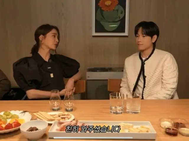 演員李玟貞旁邊是任時完？ ……“她自己來的。”