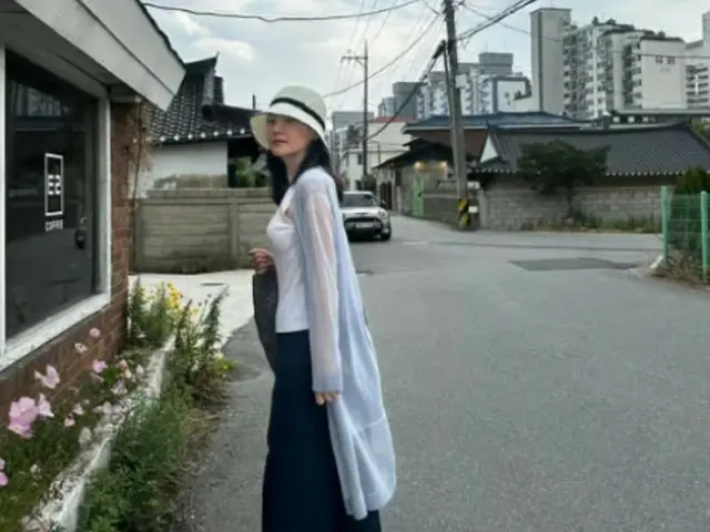 李英愛結束工作後休假......“送走了《海達·高布樂》，休息一下”