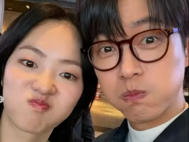 南宮珉人生中第一次露出可愛的臉頰