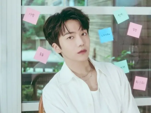 PENTAGON 的 Jinho 發布他的新個人專輯“Luv 2 Much”的第一張概念照片...充滿男孩般的美