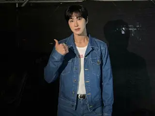東方神起允浩（U-KNOW）公開越南活動出場證明照...可愛的豎起大拇指姿勢