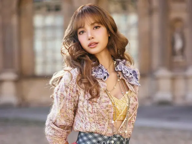 BLACKPINK 的 Lisa 看起來就像一個芭比娃娃轉世為女孩……還包括一張她與 Stray Kids 的 Felix 的合影