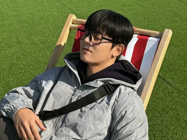 金東俊（ZE:A）俊朗的少年氣質讓人心動不已，很難相信他已經30多歲了。