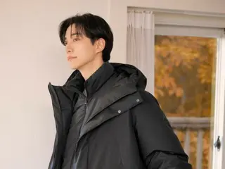 2PM成員李俊昊以簡約的全黑造型散發出成熟魅力。