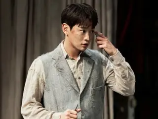 SHINee成員珉豪今天（14日）在話劇《等待戈多》的最後一場演出中表示：“這是一部探討等待意義的作品。”