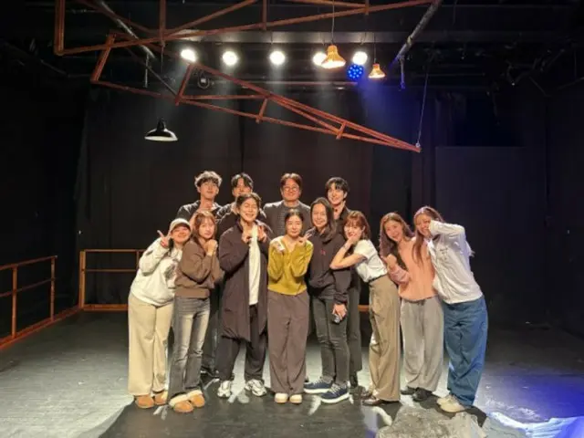 《FANTASY BOYS》男星金宇碩將在話劇《浪漫是海市蜃樓》中獻出自己的演藝首秀……“能和他合作是我的榮幸”