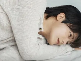 樸炯植以黑白造型展現其時尚魅力…幕後花絮照堪比A級照片。