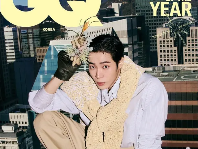 演員秋英宇與葆蝶家合作發布畫報