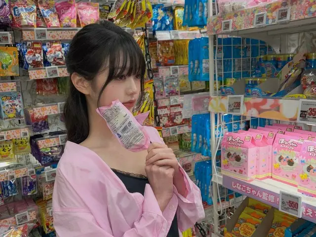 IVE成員張元英公開了他在日本期間的幕後照片，其中包括在唐吉訶德購物的照片。