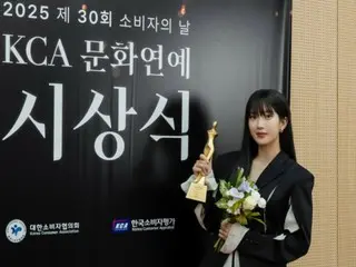 女星文佳英榮獲2025年觀眾票選年度最佳男主角獎