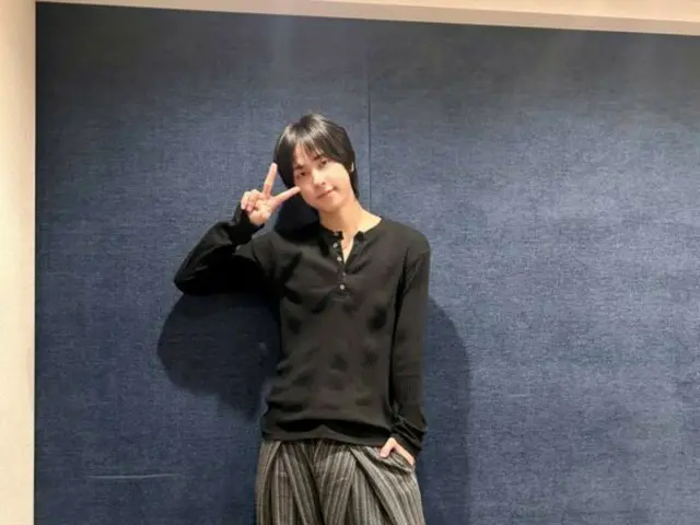 「&TEAM」瀧在《瀧たちゃん》節目播出後，向瀧比出可愛的和平手勢…問候。